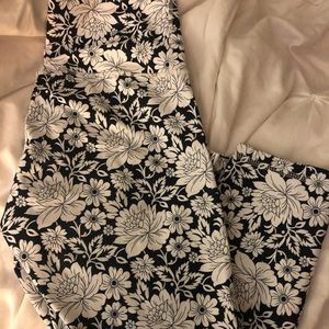Black and White Floral Signature Crop Leggings